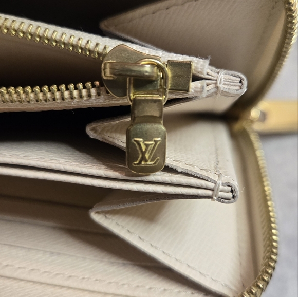 Louis Vuitton WILD AT HEART Large Zippy Wallet - Picture 10 of 16